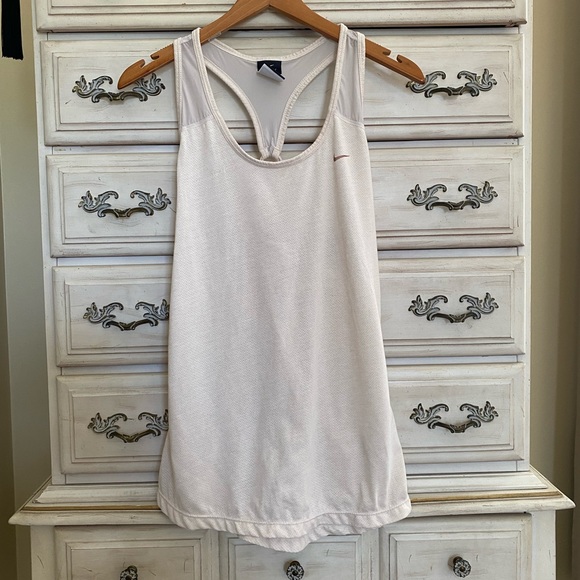 Nike Tops - Nike Blush Tank top